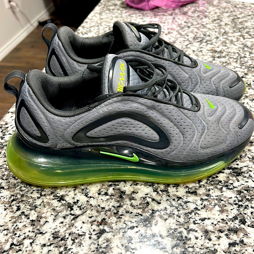 9.5 Nike Air Max 720